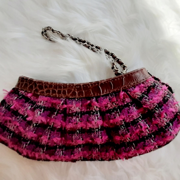 Liz Claiborne Pink Wristlet with decorative flower - Picture 3 of 7